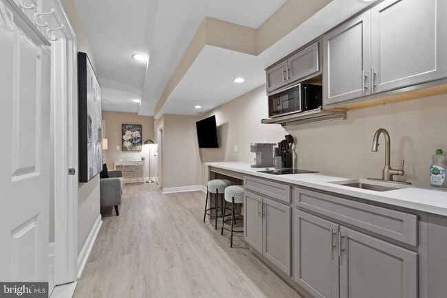 Building Photo - 2219 E Chase St