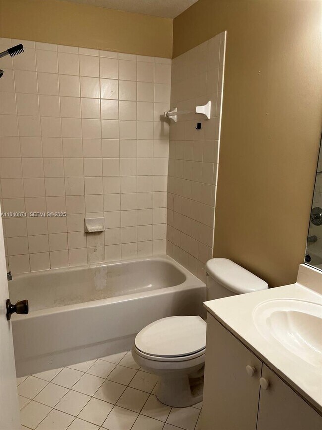 Building Photo - 2911 SE 13th Ave