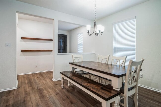 Building Photo - 227 Outlaw Dr