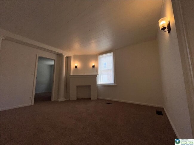 Building Photo - 313 Main St