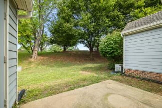 Building Photo - 3203 Gateway Cir