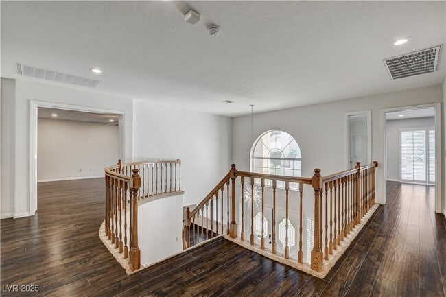 Building Photo - 9405 Mast Dr