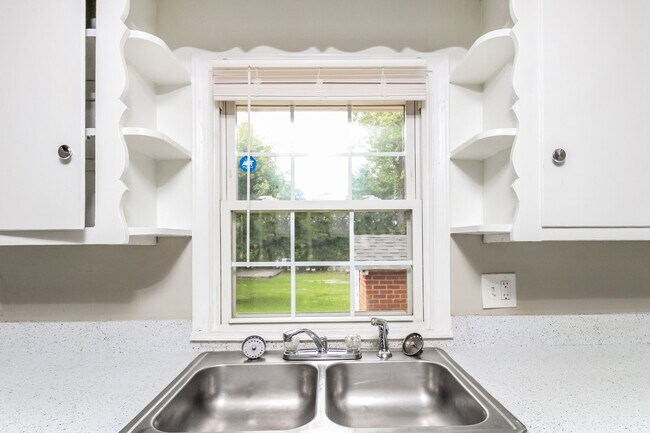 Building Photo - 1541 Beckham St