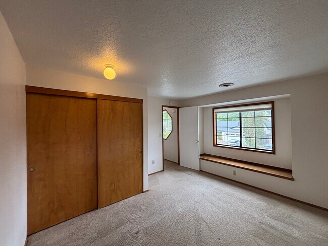 Building Photo - 7050 SW 174th Ave