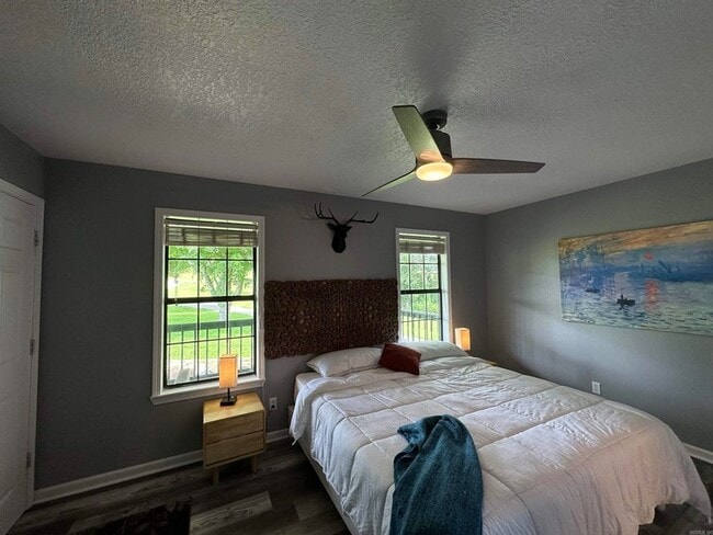 Building Photo - 896 Vaughn Rd