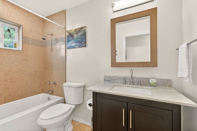 Building Photo - 4 Bedroom Flagstaff Rental