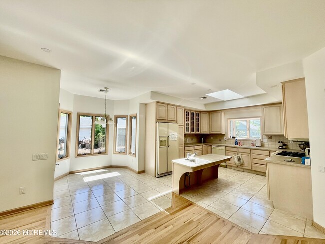 Building Photo - 415 Windermere Ave