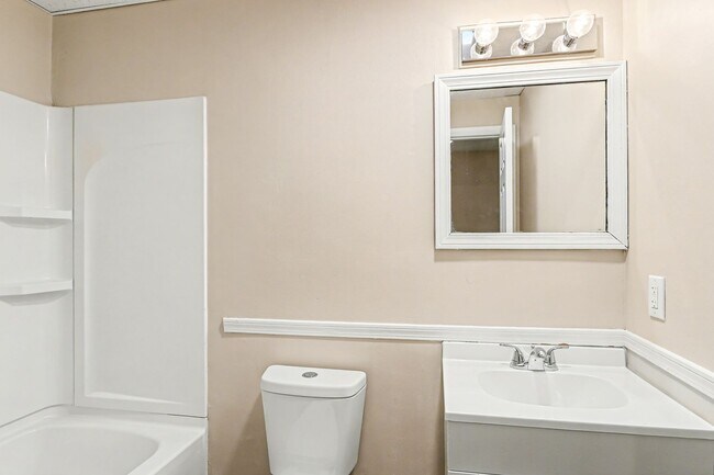 Building Photo - 306 S Front St