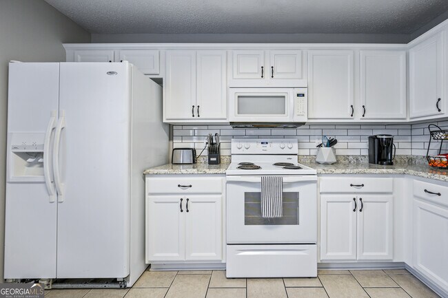 Building Photo - 29 Middleton Ct