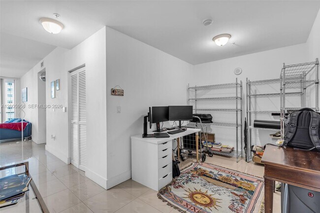 Building Photo - 1111 SW 1st Ave