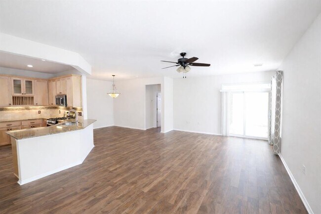 Building Photo - 235 Bonham Loop