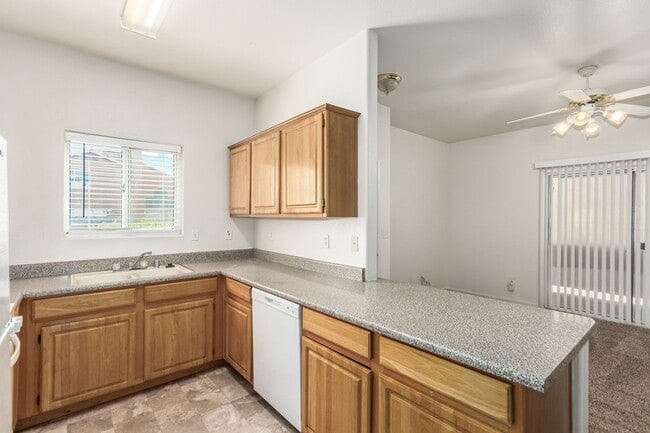Building Photo - HCVP considered!  SAHARA & SLOAN AREA/ GAT...