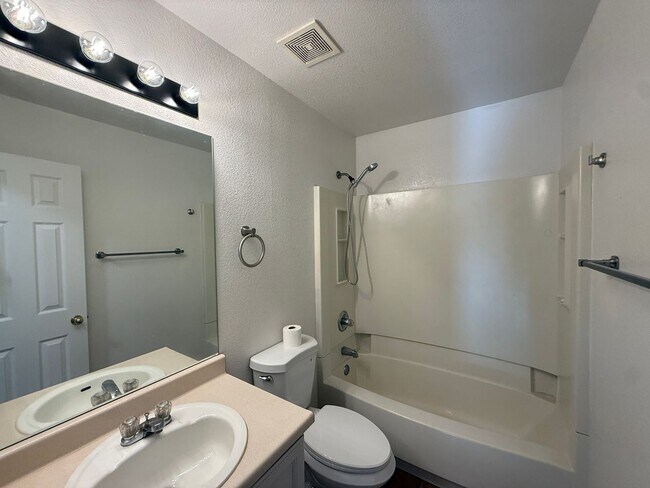 Building Photo - 4810 Ardley Dr