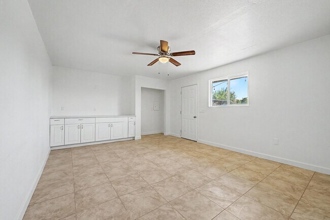 Building Photo - 3519 W Orchid Ln