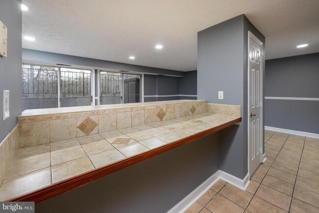 Building Photo - 108 Kenwood Dr