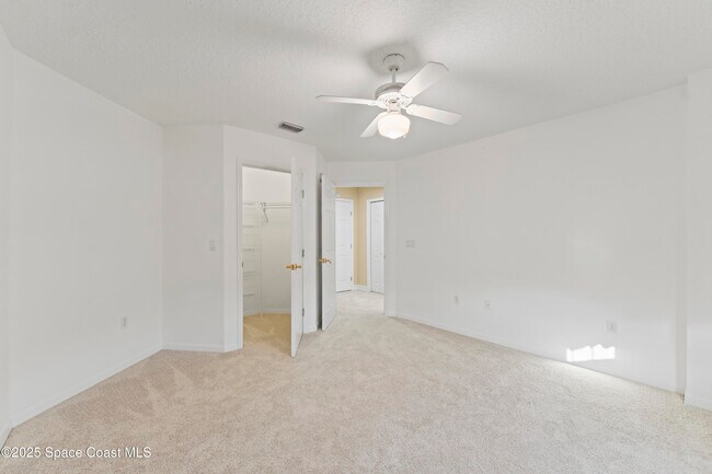 Building Photo - 500 Hidden Hollow Dr