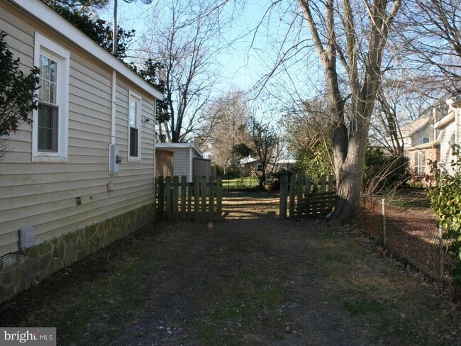 Building Photo - 809 Bancroft Ave