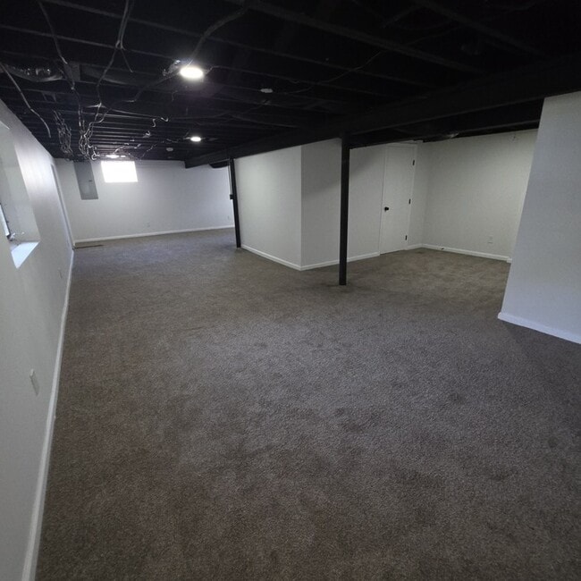 Building Photo - Spacious 3 bedrooms and 2 baths ranch home located on SE Browning St in Lee's Summit, MO