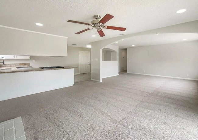 Building Photo - 5921 Hillsdale Blvd