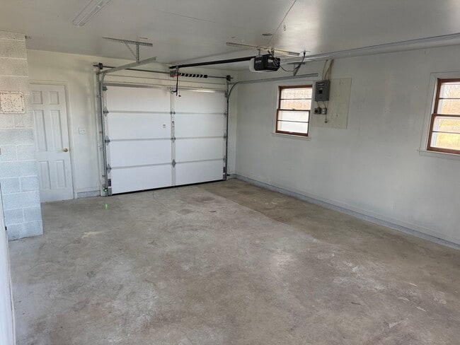 Building Photo - Newly remodeled single-family home