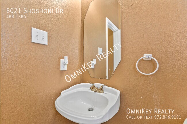 Building Photo - 8021 Shoshoni Dr