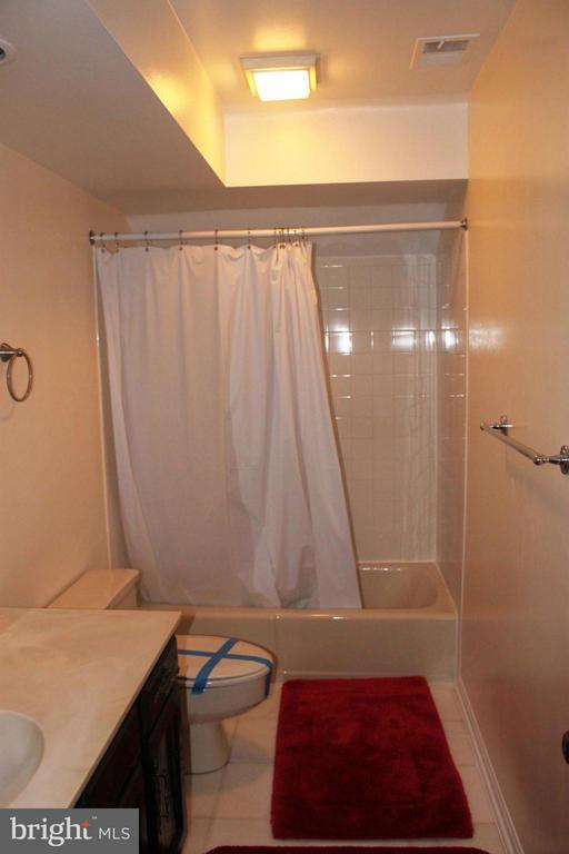 Building Photo - 6210 Cottonwood St