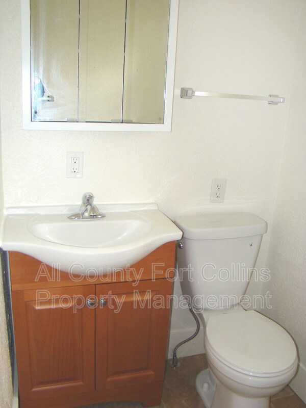 Building Photo - 401 Elm St