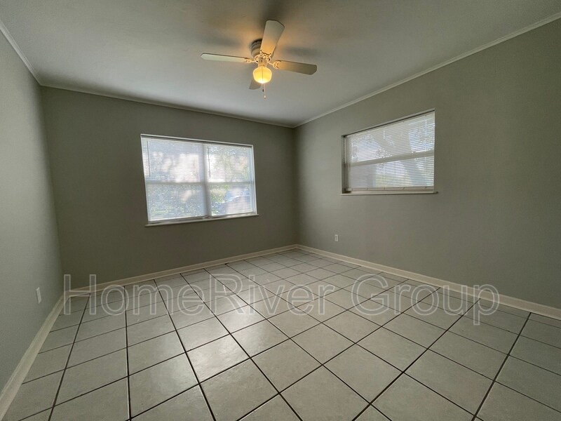 Building Photo - 841 La Plaza Ave S