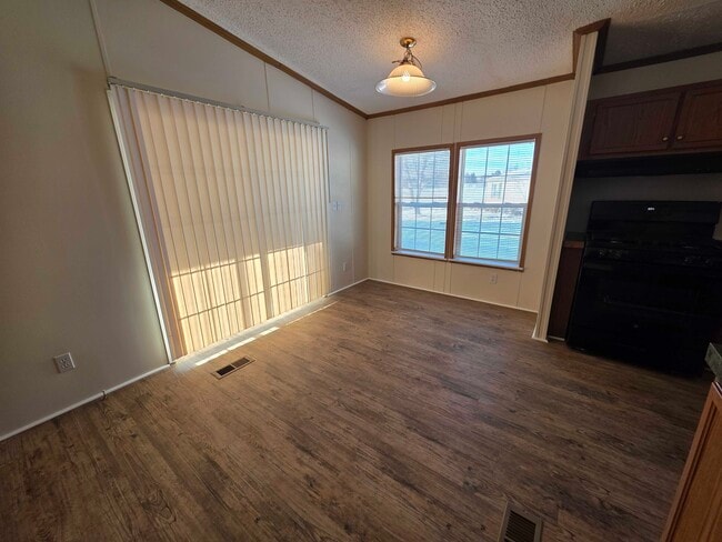 Building Photo - 4421 Beechwood St