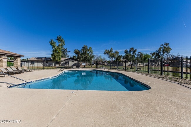 Building Photo - 1005 W Laguna Dr