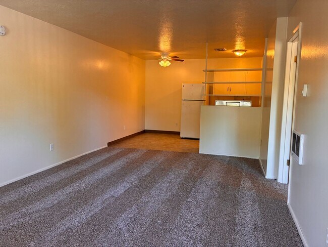 Building Photo - CLOSE-IN SE ::: Next to Park, Spacious, Qu...
