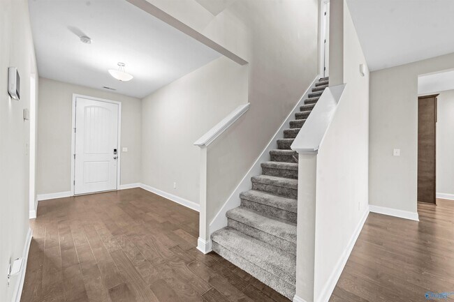 Building Photo - 104 Erskin Parcus Dr