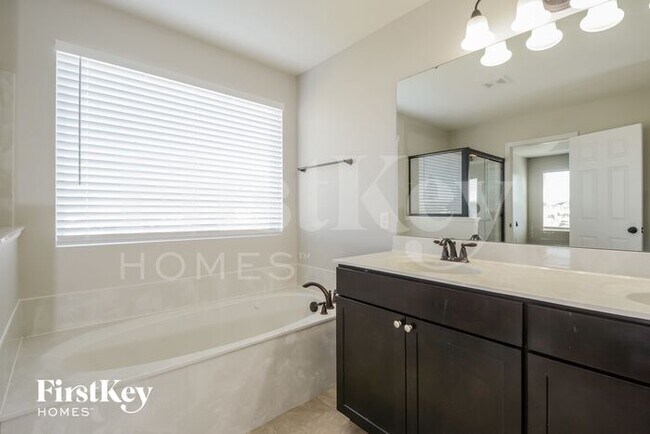 Building Photo - 3248 Charlestowne Crossing Dr