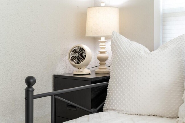 Building Photo - 505 Lbj Dr