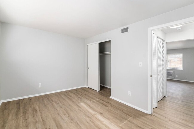 Building Photo - 611 Riverview Dr
