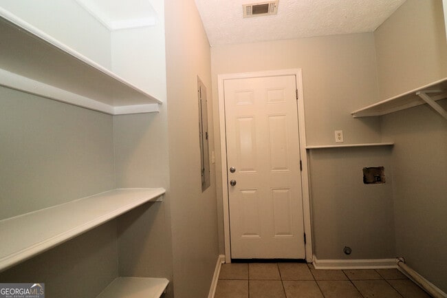 Building Photo - 18 Southwind Dr