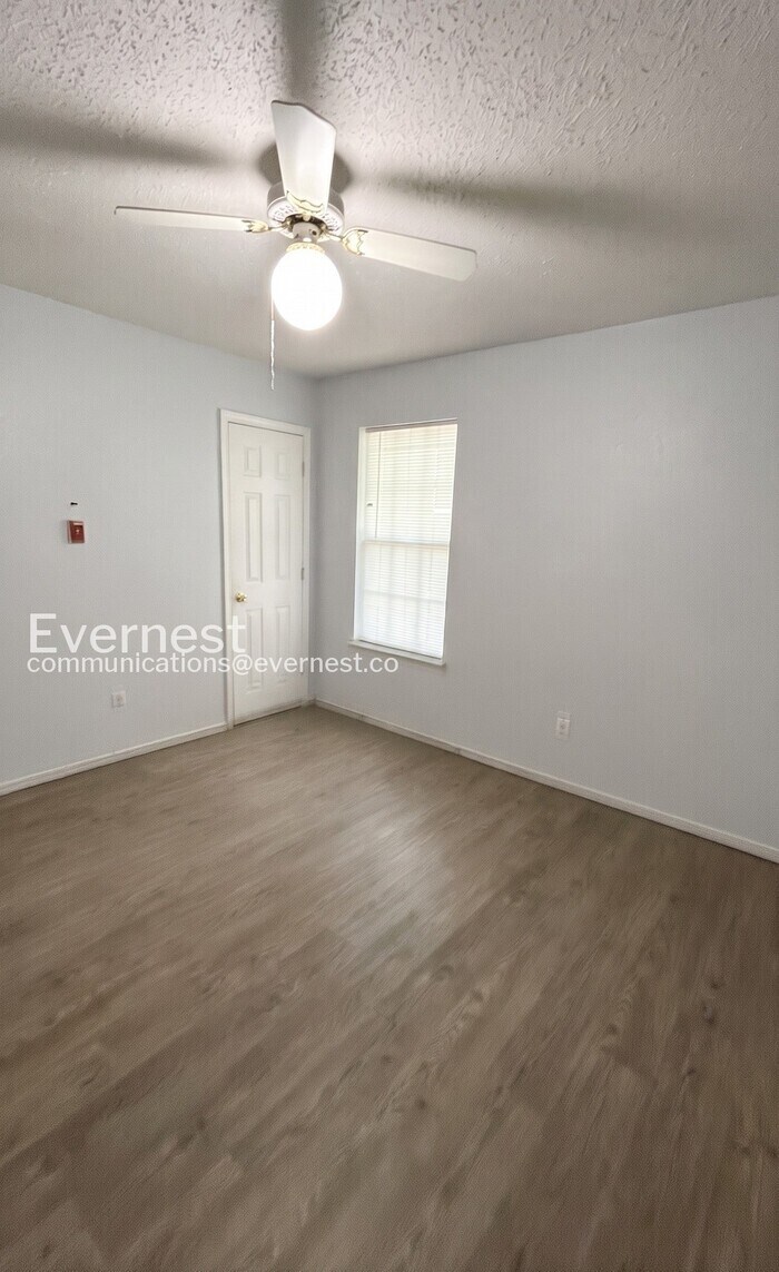 Building Photo - 24 Wagon Wheel Ct