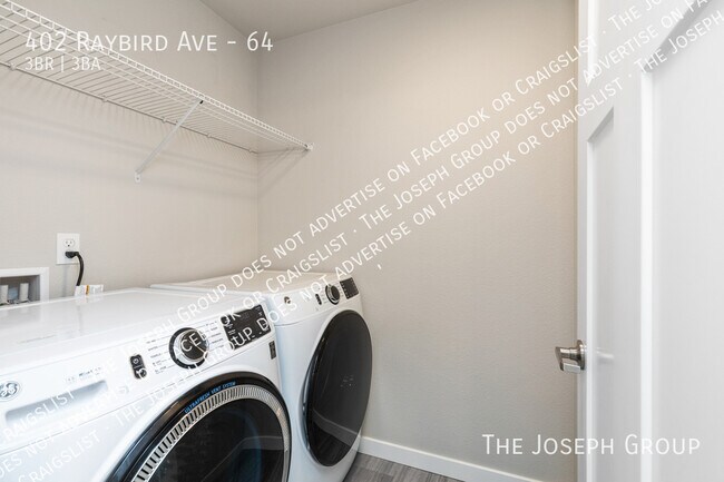 Building Photo - 402 Raybird Ave