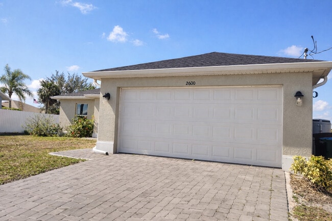 Building Photo - 2600 NW 4th Ave