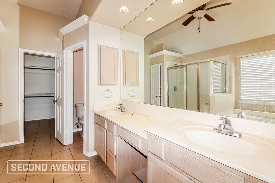Building Photo - 7406 Lake Buchanan Ct