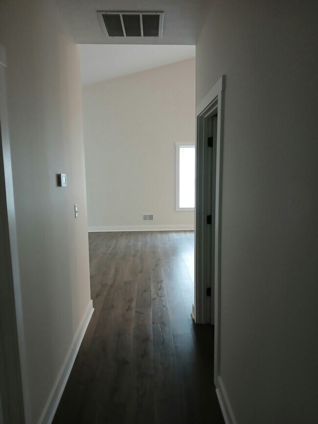 Building Photo - 2449 Waterford Pointe Dr