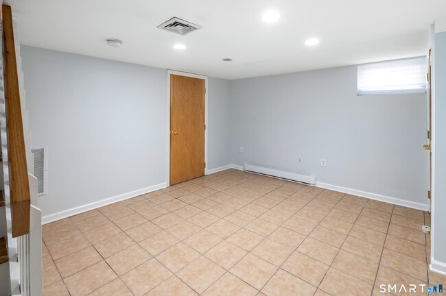 Building Photo - 37 Gaymoor Dr