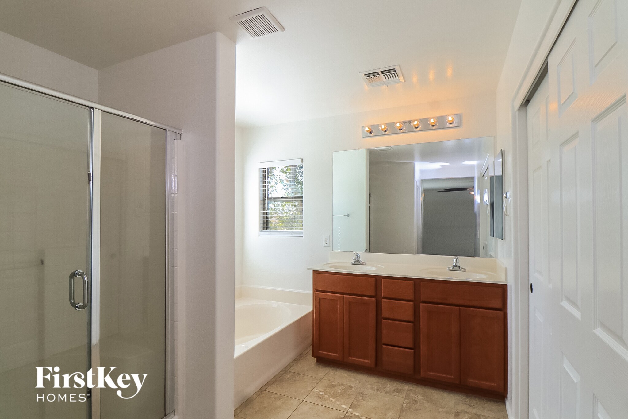 Building Photo - 4027 W Valley View Dr