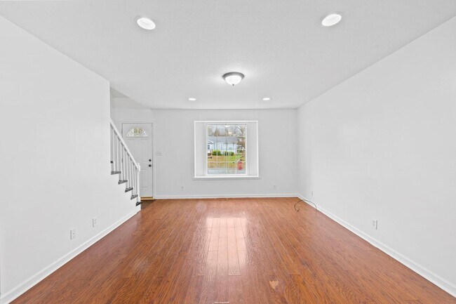 Building Photo - Cape Cod Style Home!