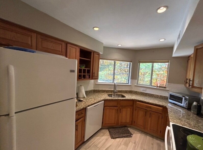 Building Photo - 31 Encampment Dr