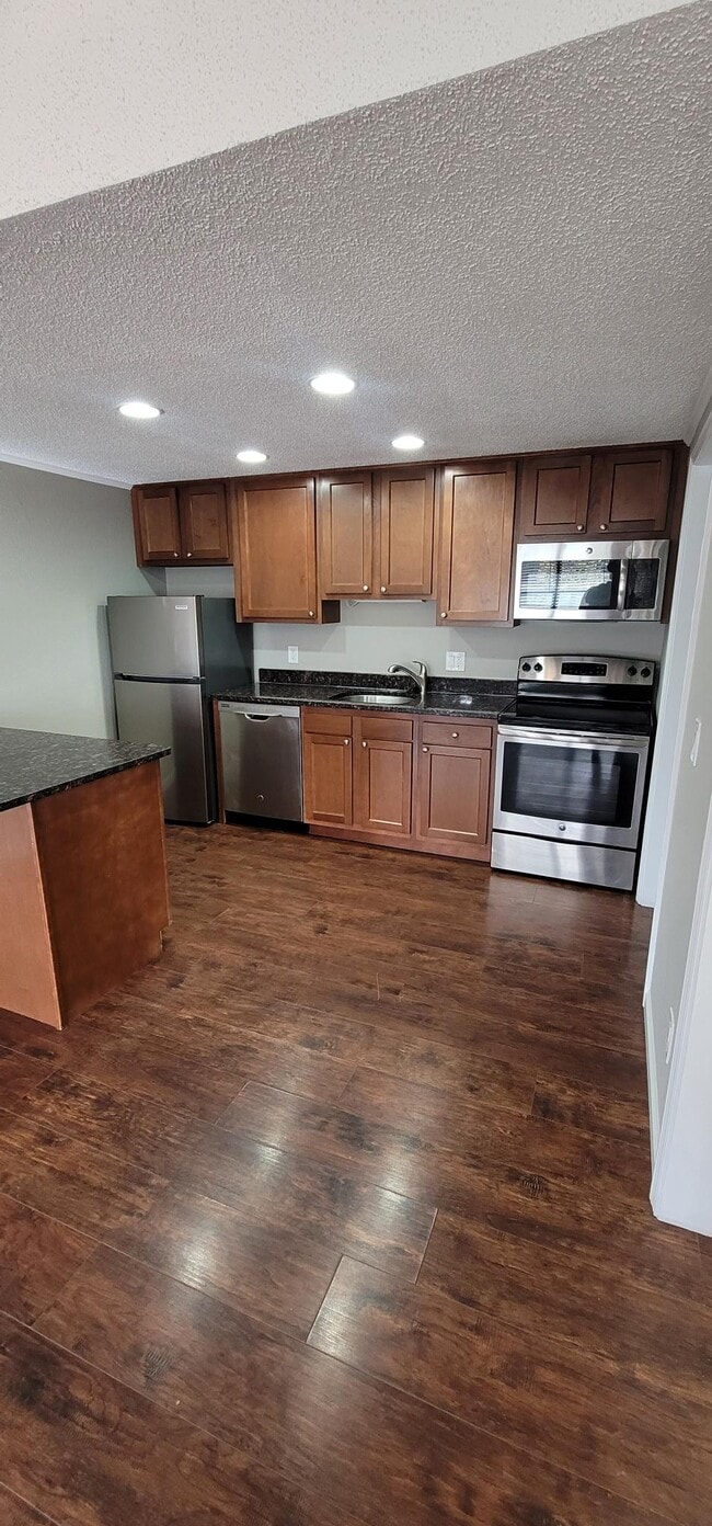Building Photo - 161 Waterbury Ct