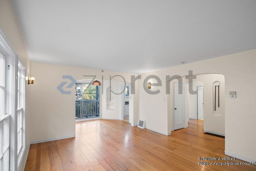 Building Photo - 2429 Ivy Dr