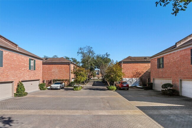 Building Photo - 6732 Vanderbilt St