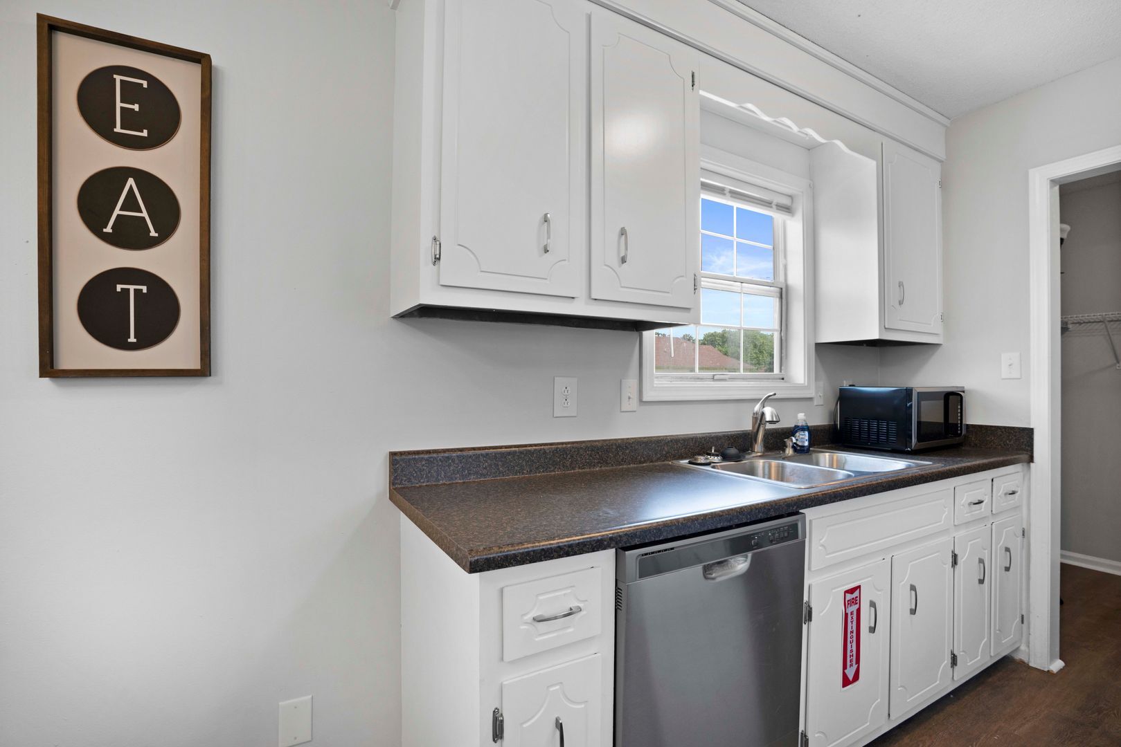 Building Photo - 3415 Oak Lawn Dr