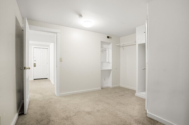 Building Photo - City Park - 1 Bedroom / 1 Bath - Washer & ...